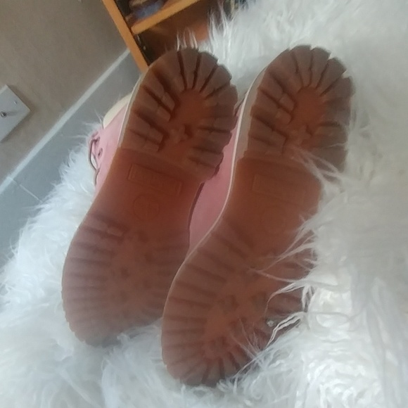 Pink Timberlands - Picture 4 of 4